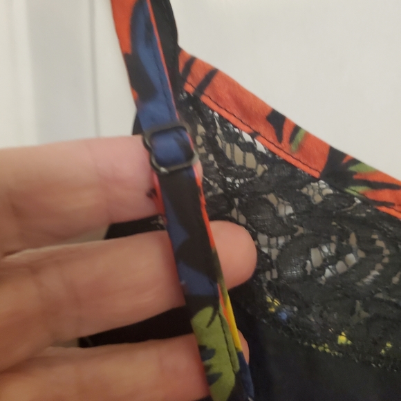 Band of Gypsies floral and lace crop top-like new - Picture 5 of 5